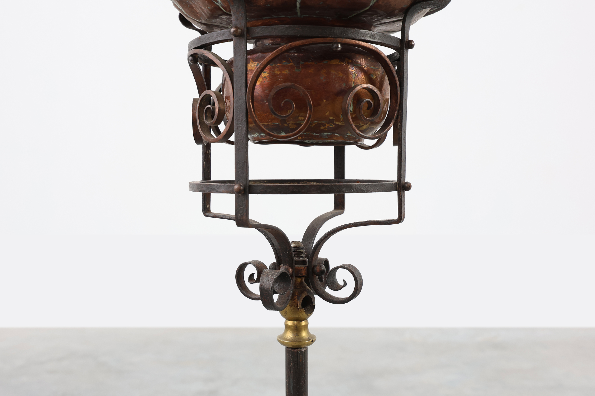 Art Nouveau planter in metal and copper, France ca. 1905thumbnail
